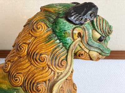 A large Chinese sancai-glazed pottery 'Buddhist Lion' roof tile, Ming — foto 24