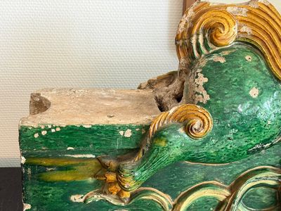 A large Chinese sancai-glazed pottery 'Buddhist Lion' roof tile, Ming — foto 29