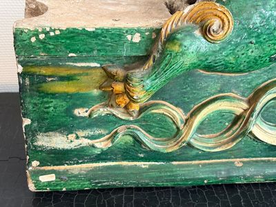 A large Chinese sancai-glazed pottery 'Buddhist Lion' roof tile, Ming — foto 30