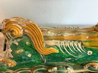 A large Chinese sancai-glazed pottery 'Buddhist Lion' roof tile, Ming — foto 31