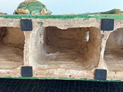 A large Chinese sancai-glazed pottery 'Buddhist Lion' roof tile, Ming — foto 33