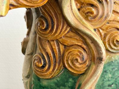 A large Chinese sancai-glazed pottery 'Buddhist Lion' roof tile, Ming — foto 7