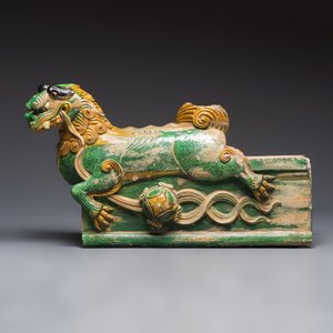 A large Chinese sancai-glazed pottery 'Buddhist Lion' roof tile, Ming — foto 3
