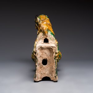 A large Chinese sancai-glazed pottery 'Buddhist Lion' roof tile, Ming — foto 4