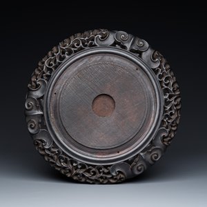 A large Chinese silver bowl resting on three dragon feet, marked for Kun He, Shanghai, 19/20th C. — photo 11