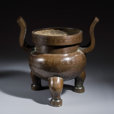 A large Chinese silver-inlaid bronze tripod censer with handles, 17th C.