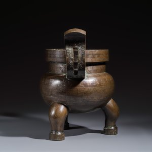 A large Chinese silver-inlaid bronze tripod censer with handles — photo 5