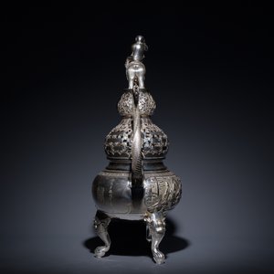 A large Chinese silver tripod censer, Shanghai Xinfengxiang 上海新鳳祥 mark, dated 1925 — photo 6