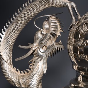 A large Chinese silver tripod censer, Shanghai Xinfengxiang 上海新鳳祥 mark, dated 1925 — photo 10