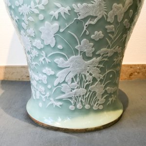 A large Chinese slip-decorated celadon-ground vase, 19th C. — 照片 14