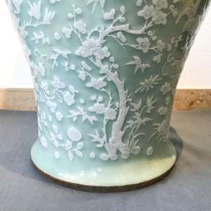 A large Chinese slip-decorated celadon-ground vase, 19th C. — 照片 22