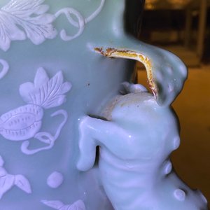 A large Chinese slip-decorated celadon-ground vase, 19th C. — 照片 29