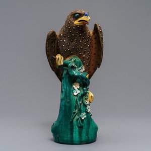 A large Chinese stoneware model of a hawk, 18/19th C. — 照片 2