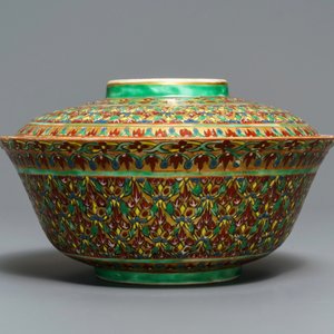 A large Chinese Thai market 'Bencharong' bowl and cover, 19th C. — photo 2