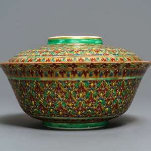 A large Chinese Thai market 'Bencharong' bowl and cover, 19th C. — photo 3