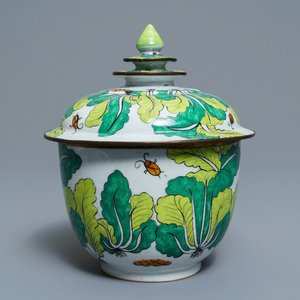 A large Chinese Thai market Bencharong bowl and cover, 19th C. — 照片 1