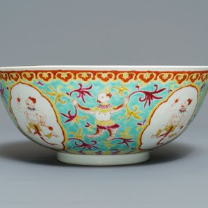 A large Chinese Thai market Bencharong bowl, Yongzheng mark, 19th C. — 照片 1