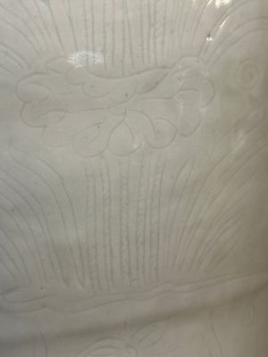A large Chinese tianbai-type 'meiping' vase with floral anhua design, Ming, 15th C. — photo 7