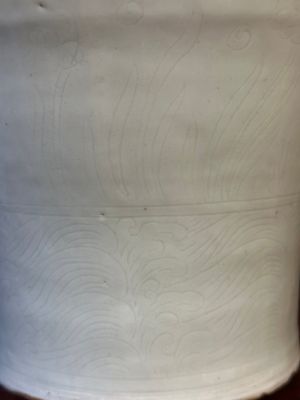 A large Chinese tianbai-type 'meiping' vase with floral anhua design, Ming, 15th C. — photo 8