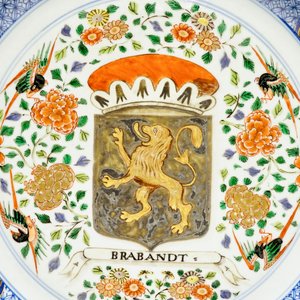 A large Chinese verte-imari armorial 'Provinces' dish with the arms of Brabandt, Kangxi/Yongzheng — 照片 2