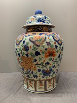 A large Chinese verte-Imari 'peony scroll' vase and cover, Kangxi — photo 2