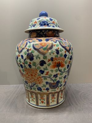 A large Chinese verte-Imari 'peony scroll' vase and cover, Kangxi — photo 4