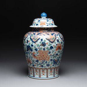 A large Chinese verte-Imari 'peony scroll' vase and cover, Kangxi — photo 3