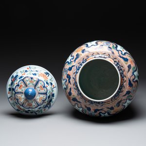 A large Chinese verte-Imari 'peony scroll' vase and cover, Kangxi — photo 5