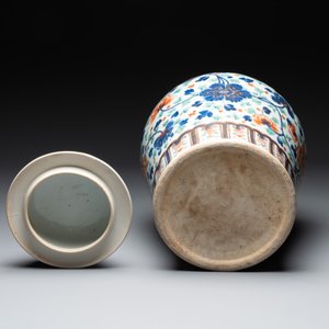 A large Chinese verte-Imari 'peony scroll' vase and cover, Kangxi — photo 6