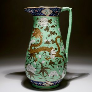 A large Chinese water jug and basin with black dragons on a lime green ground, 19th C. — photo 4