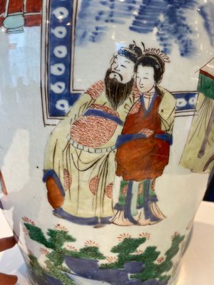 A large Chinese wucai 'Guo Ziyi's birthday' vase and cover, Transitional period — photo 7