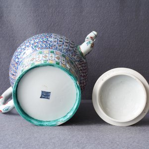 A large Chinese wucai teapot and cover, Transitional period or Kangxi — 照片 15