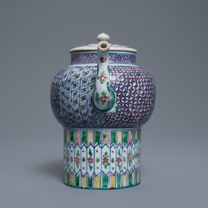 A large Chinese wucai teapot and cover, Transitional period or Kangxi — 照片 3