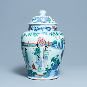 A large Chinese wucai vase and cover, Transitional period — photo 1