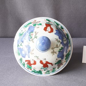 A large Chinese wucai vase and cover, Transitional period — photo 11