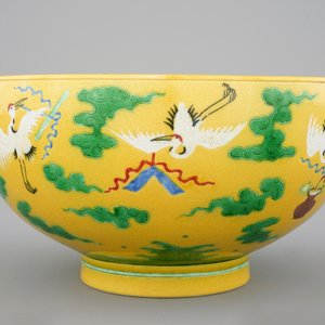 A large Chinese yellow ground bowl with cranes, 19/20th C. — photo 3