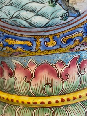 A large Chinese yellow-ground Canton enamel ewer and cover, Qianlong — 照片 19