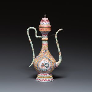A large Chinese yellow-ground Canton enamel ewer and cover, Qianlong — 照片 4