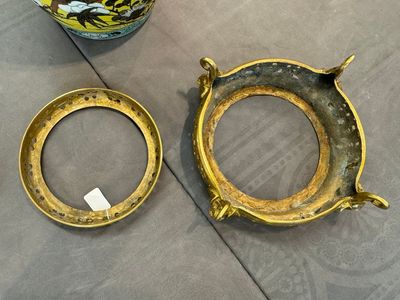 A large Chinese yellow-ground Dayazhai-style 'dragons' jar and cover on gilt bronze stand, 19th C. — photo 22