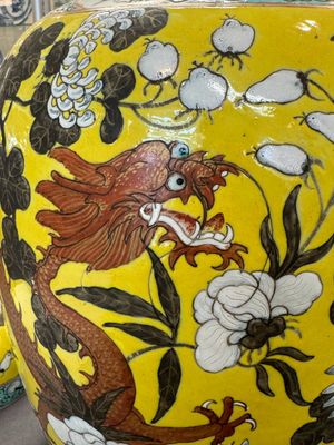 A large Chinese yellow-ground Dayazhai-style 'dragons' jar and cover on gilt bronze stand, 19th C. — photo 7