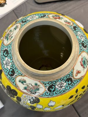 A large Chinese yellow-ground Dayazhai-style 'dragons' jar and cover on gilt bronze stand, 19th C. — photo 8