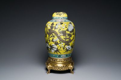 A large Chinese yellow-ground Dayazhai-style 'dragons' jar and cover on gilt bronze stand, 19th C.