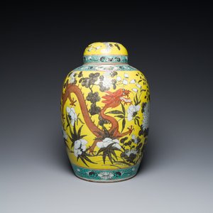 A large Chinese yellow-ground Dayazhai-style 'dragons' jar and cover on gilt bronze stand, 19th C. — photo 4