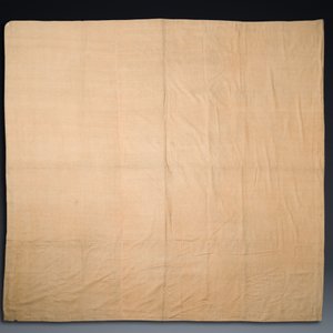 A large Chinese yellow-ground silk embroidery decorated with three five-clawed dragons, 19th C. — 照片 2