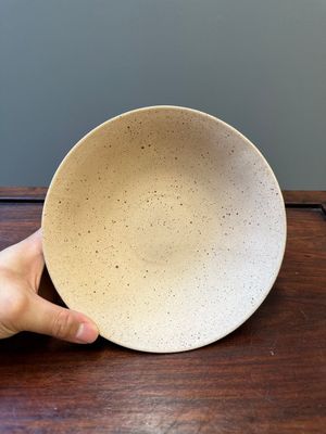 A large Chinese Yixing stoneware bowl with relief design, Qianlong mark, 18/19th C. — 照片 3