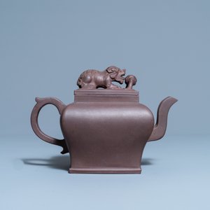 A large Chinese Yixing stoneware teapot and cover, Kangxi — 照片 4