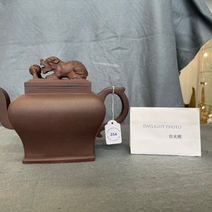 A large Chinese Yixing stoneware teapot and cover, Kangxi — 照片 8