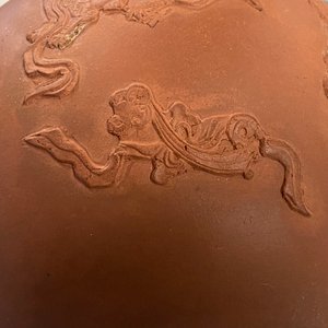 A large Chinese Yixing stoneware teapot and cover, Kangxi — photo 19