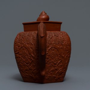A large Chinese Yixing stoneware teapot with applied design, Kangxi — 照片 5