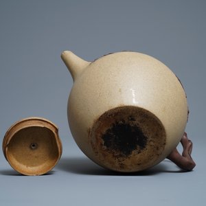 A large Chinese Yixing stoneware teapot with applied prunus design, Kangxi — 照片 7